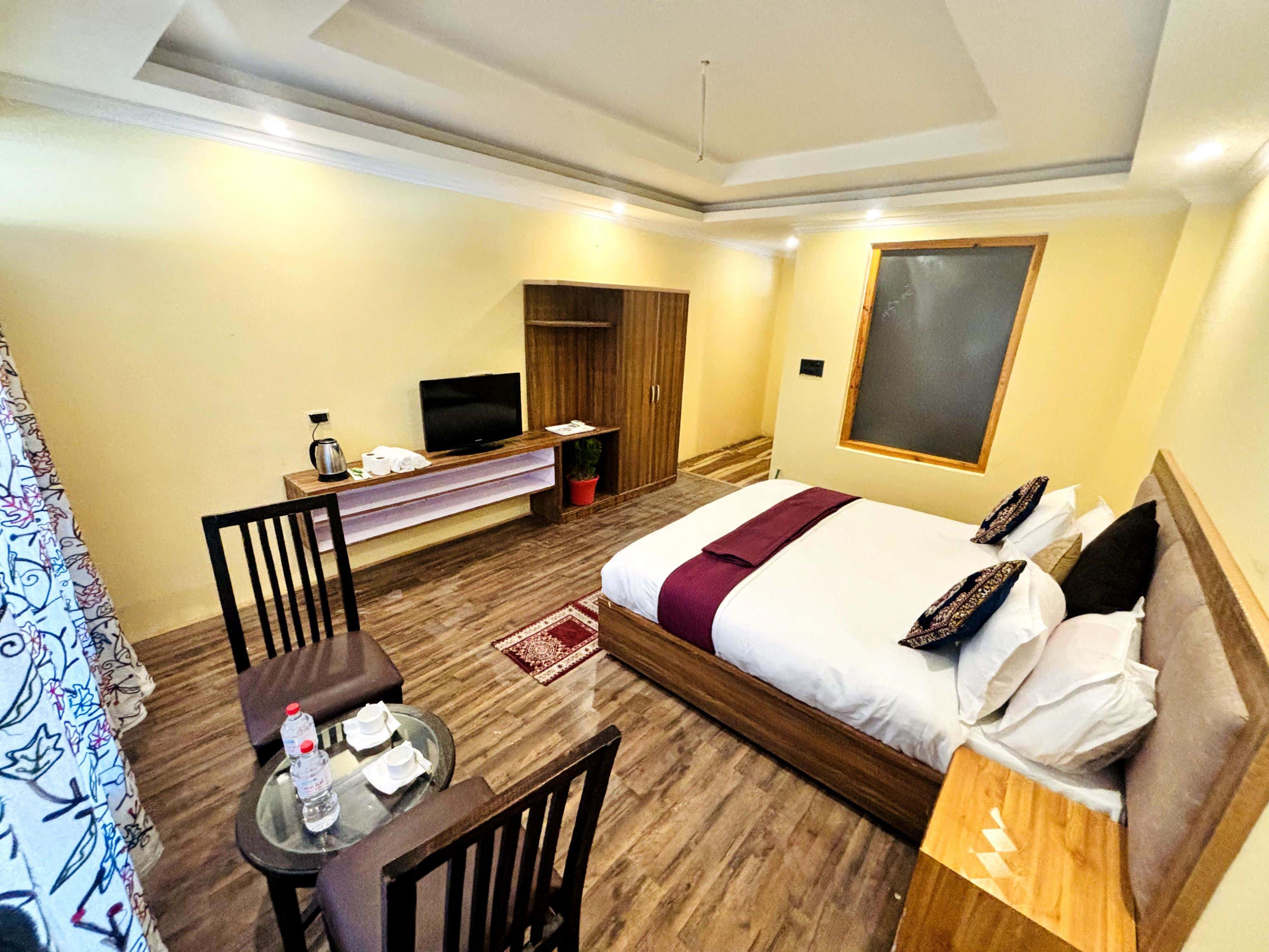Premium Hotel Room - View 12
