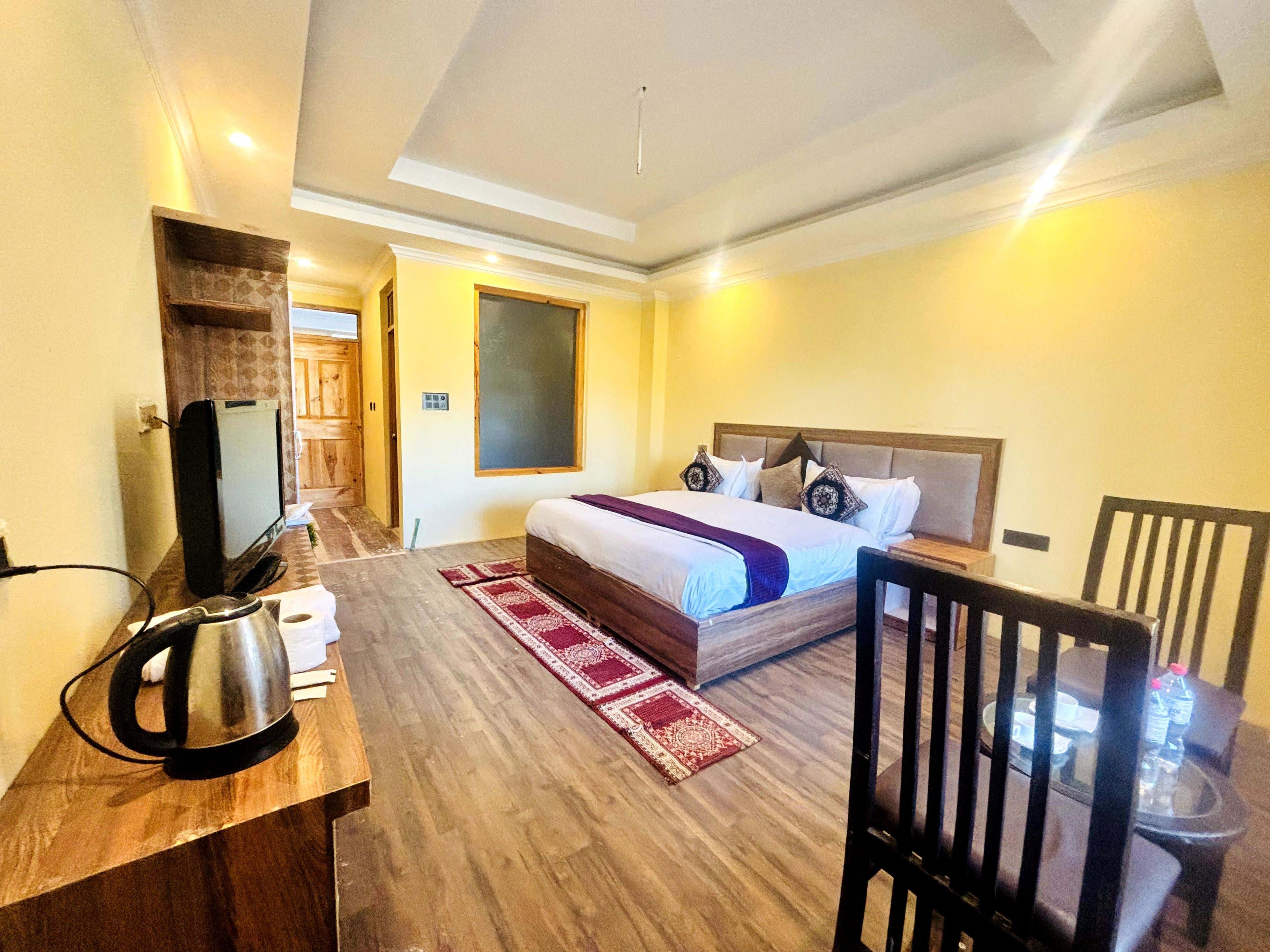 Premium Hotel Room - View 7