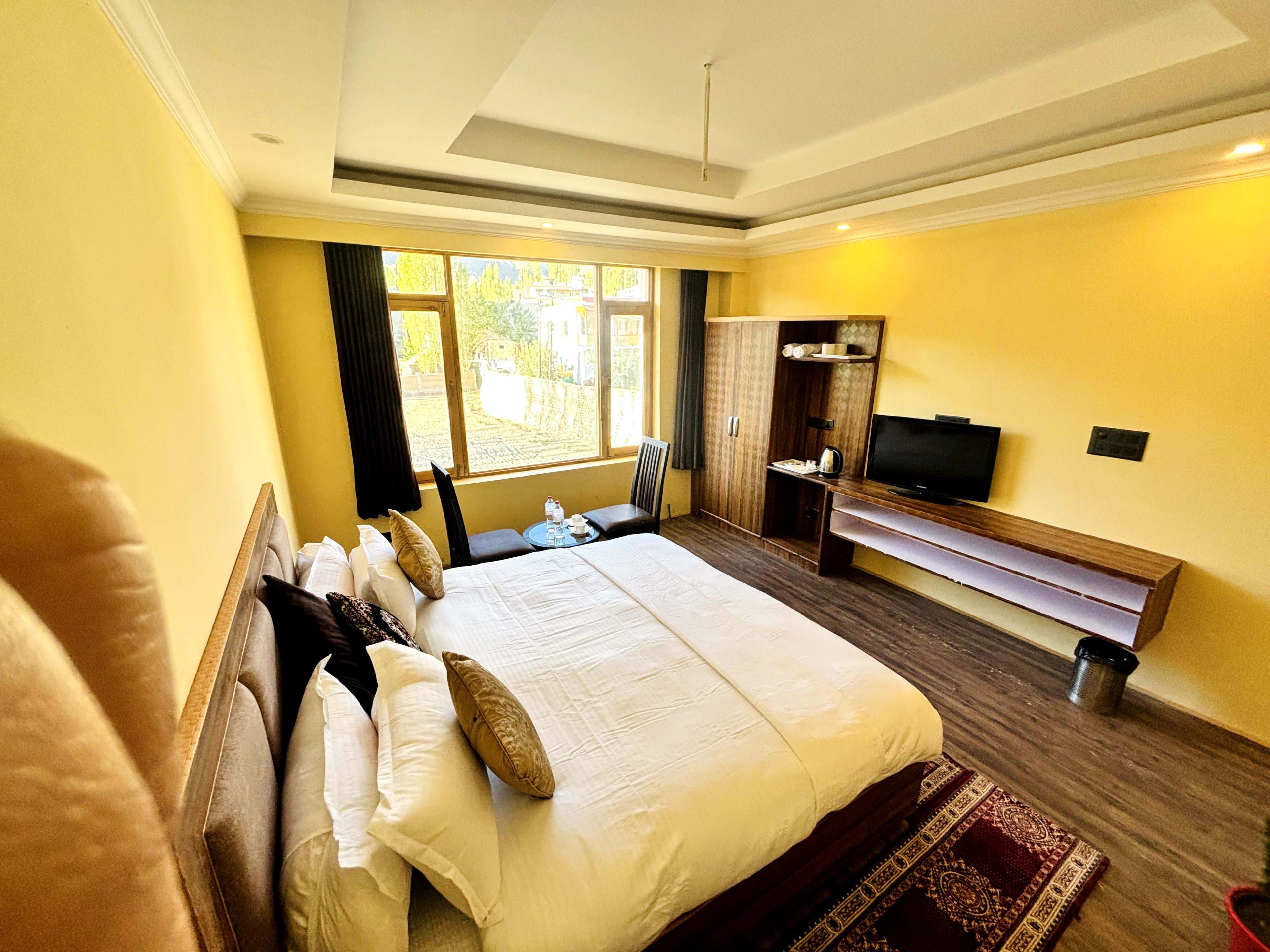 Premium Hotel Room - View 8
