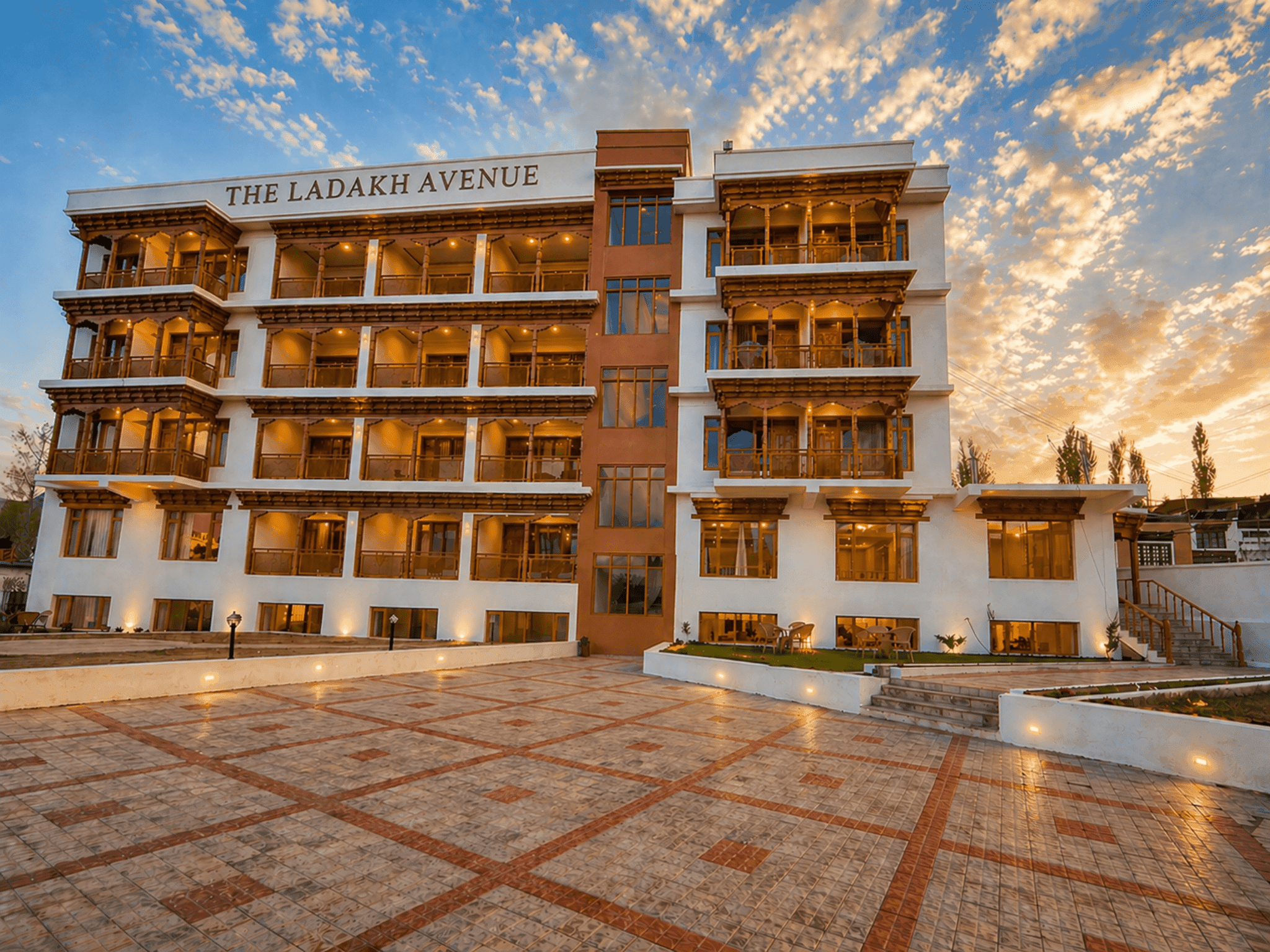 Hotel Exterior - Mountain View